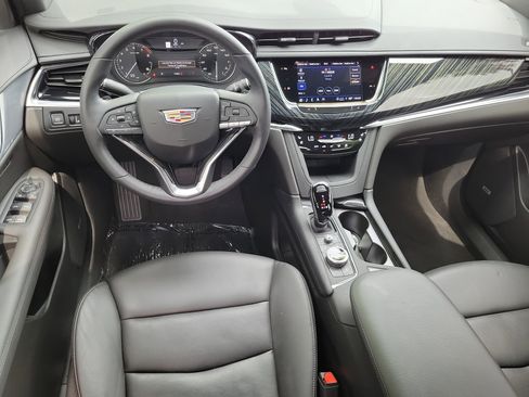 Used 2024 Cadillac XT6 Premium Luxury FWD image 8