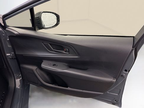 Used 2025 Toyota Prius Plug-In Hybrid image 33