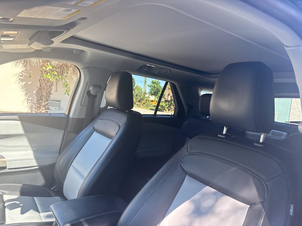 Used 2022 Ford Explorer XLT w/ Equipment Group 202A RWD image 4