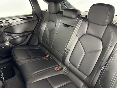 Certified 2025 Porsche Macan image 22