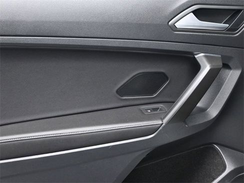 Used 2022 Volkswagen Tiguan S image 13