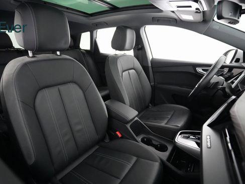 Used 2024 Audi Q4 e-tron Premium w/ Convenience Package image 8