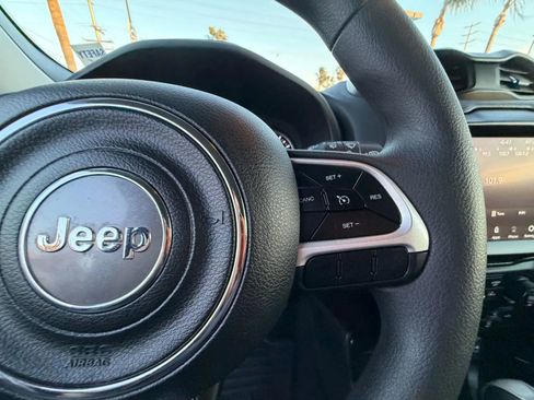 Used 2023 Jeep Renegade Latitude image 15