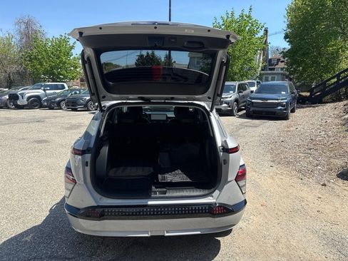 Used 2024 Hyundai Kona Limited FWD image 5