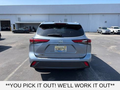 Used 2023 Toyota Highlander XLE FWD image 5