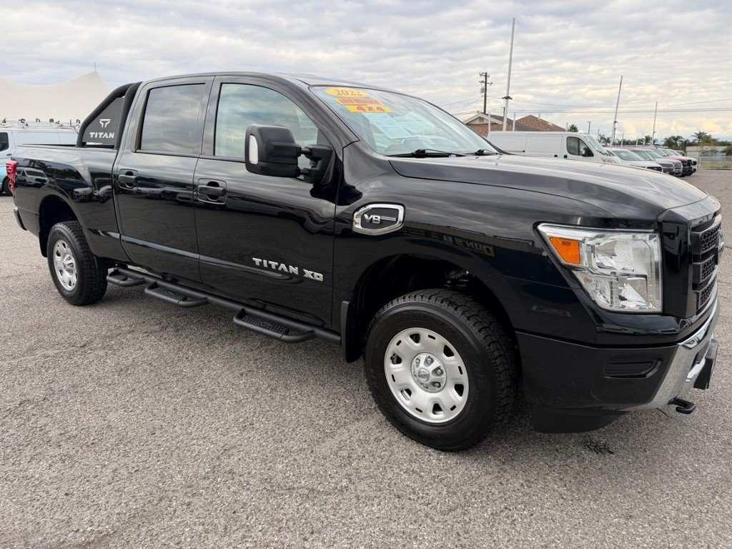 Used 2022 Nissan Titan SV AWD/4WD image 3