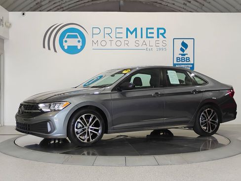 Used 2023 Volkswagen Jetta Sport FWD image 3