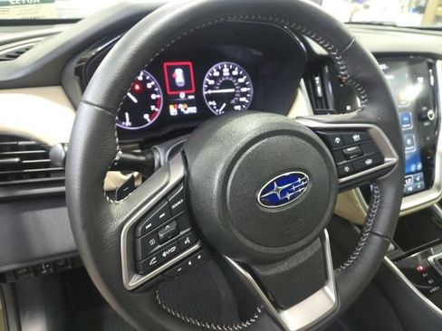 Used 2025 Subaru Outback Premium AWD/4WD image 12