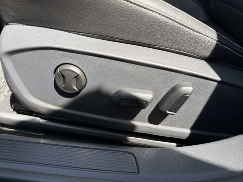 Used 2023 Volkswagen Jetta SE FWD image 9