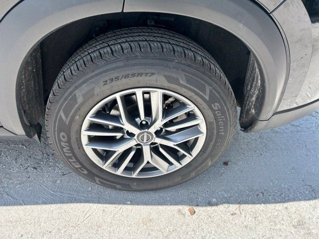 Used 2024 Nissan Rogue S AWD/4WD image 20