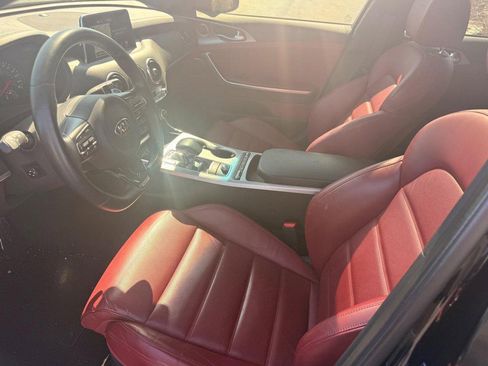 Used 2018 Kia Stinger GT2 image 9