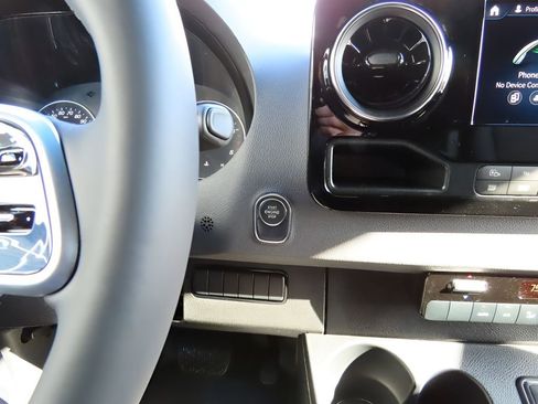 Used 2024 Mercedes-Benz Sprinter 2500 image 43