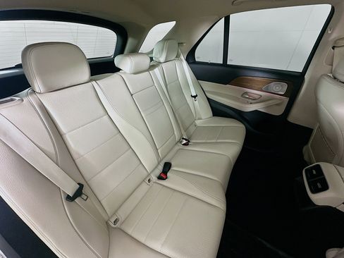 Used 2023 Mercedes-Benz GLE 450 4MATIC w/ AMG Line Exterior image 28