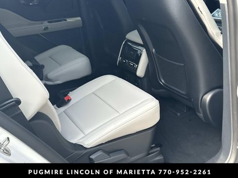 New 2026 Lincoln Aviator 2WD image 15