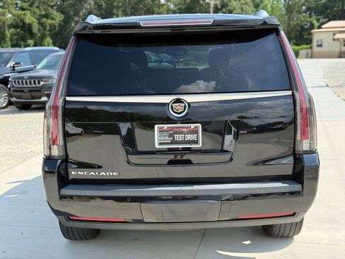 Used 2015 Cadillac Escalade Luxury AWD/4WD image 5