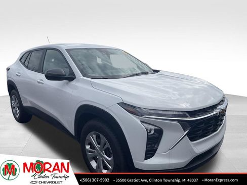 Used 2024 Chevrolet Trax LS FWD image 5