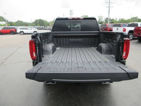 Certified 2025 GMC Sierra 1500 AT4 w/ AT4 Premium Package AWD/4WD image 7