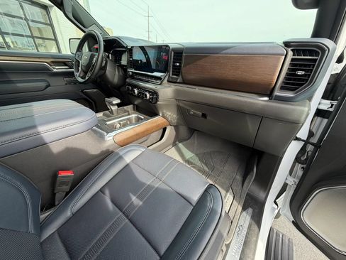 Used 2024 Chevrolet Silverado 1500 High Country w/ Technology Package AWD/4WD image 15