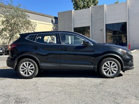 Certified 2021 Nissan Rogue Sport S image 3