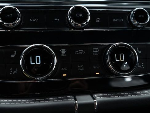 Certified 2021 Bentley Bentayga image 38