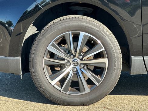 Used 2022 Toyota Venza LE image 46