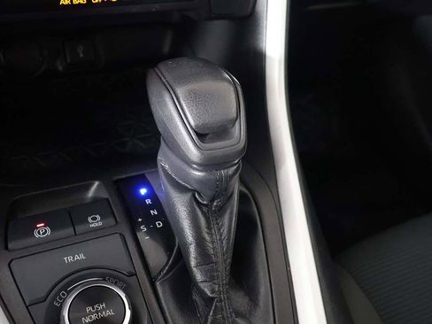 Used 2022 Toyota RAV4 LE AWD/4WD image 39