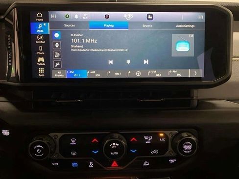 Used 2024 Jeep Wrangler Unlimited image 33