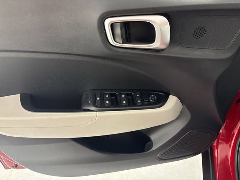 Used 2025 Hyundai Venue SEL FWD image 23