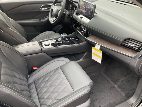 Used 2026 Nissan Rogue Platinum w/ Platinum Premium Package image 32