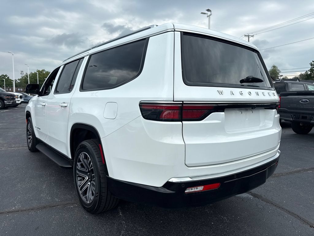 Used 2024 Jeep Wagoneer L Series II w/ Flexible Seating Group AWD/4WD image 9