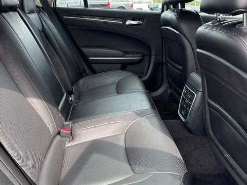 Used 2018 Chrysler 300 Limited AWD/4WD image 8