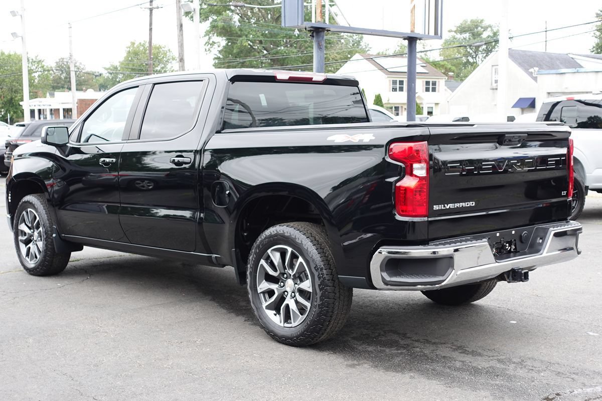 Used 2023 Chevrolet Silverado 1500 LT AWD/4WD image 2