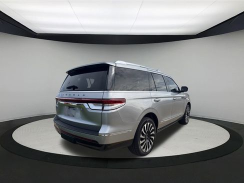 Used 2022 Lincoln Navigator Black Label image 6
