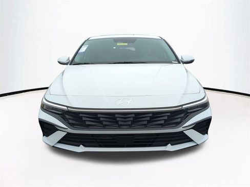 New 2026 Hyundai Elantra Limited FWD image 3