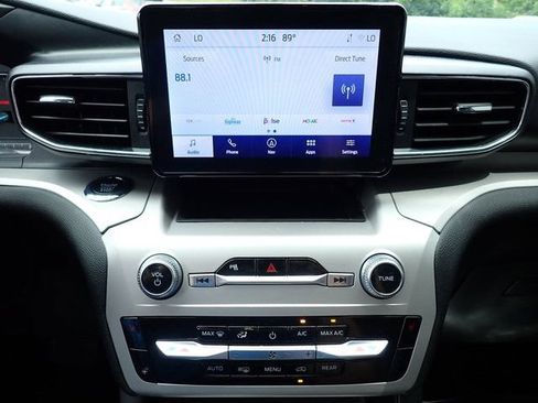 Used 2024 Ford Explorer XLT w/ Equipment Group 202A AWD/4WD image 29