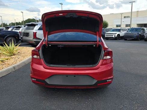 Used 2019 Hyundai Elantra SE w/ Cargo Package FWD image 17