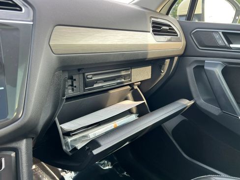 Used 2018 Volkswagen Tiguan SEL AWD/4WD image 31