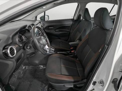 Used 2022 Nissan Versa SR FWD image 14