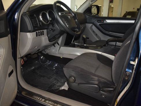 Used 2005 Toyota 4Runner Sport AWD/4WD image 26