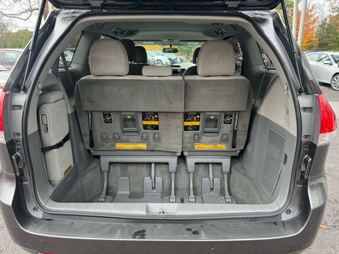 Used 2014 Toyota Sienna LE image 12