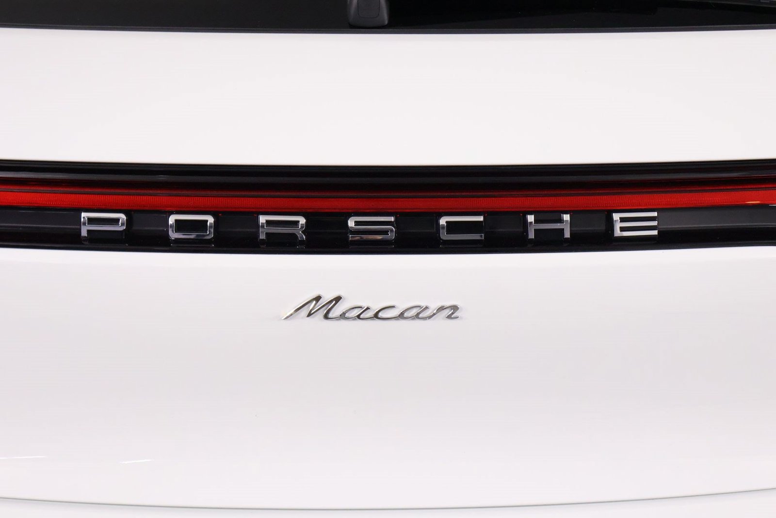 Certified 2026 Porsche Macan AWD/4WD image 22