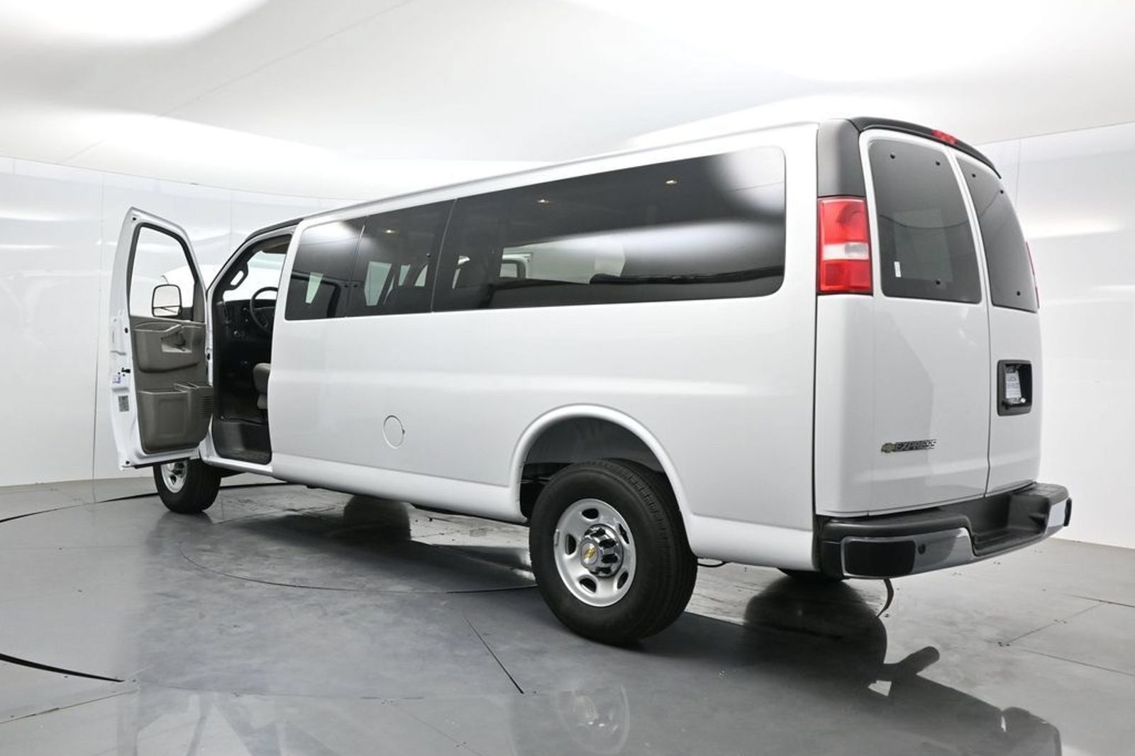 Used 2025 Chevrolet Express 3500 LT w/ LT Preferred Equipment Group RWD image 42