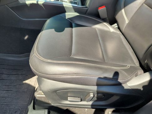 Used 2020 Ford Explorer XLT w/ Equipment Group 202A RWD image 18