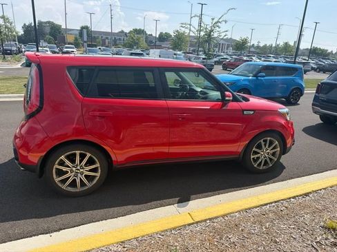 Used 2017 Kia Soul ! w/ Tech Package FWD image 13