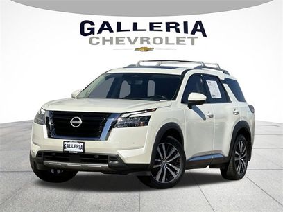 Used 2024 Nissan Pathfinder Platinum w/ Cargo Package