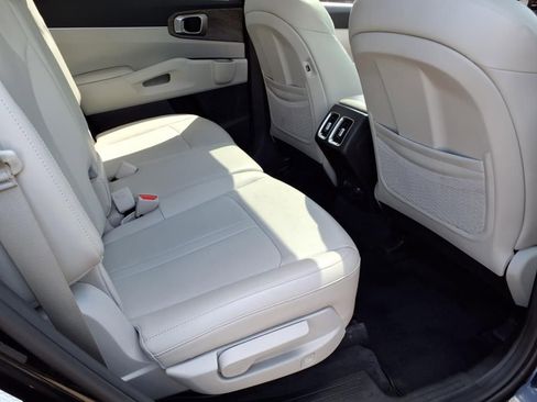 Certified 2022 Kia Sorento S w/ Panoramic Sunroof Package image 10