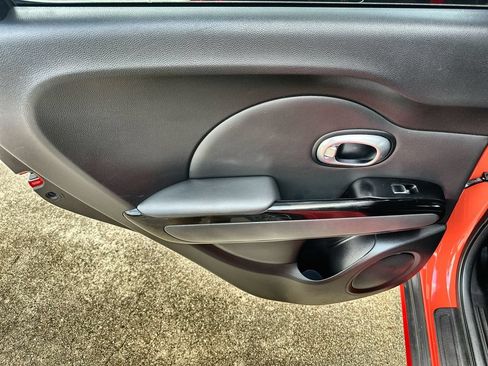 Used 2018 Kia Soul ! FWD image 15