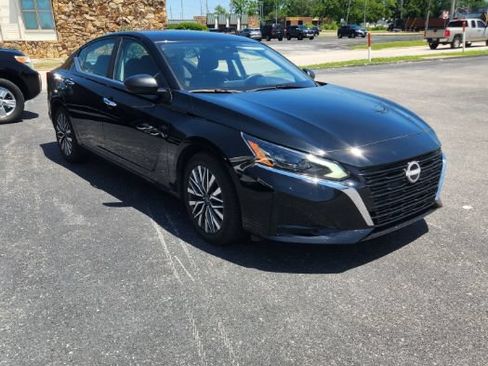 Used 2025 Nissan Altima 2.5 SV FWD image 3
