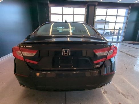 Used 2018 Honda Accord Touring image 3