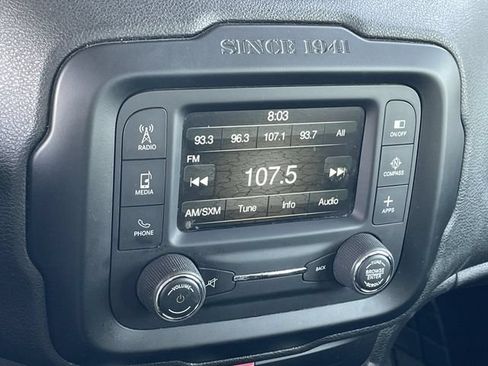 Used 2017 Jeep Renegade Latitude FWD image 18